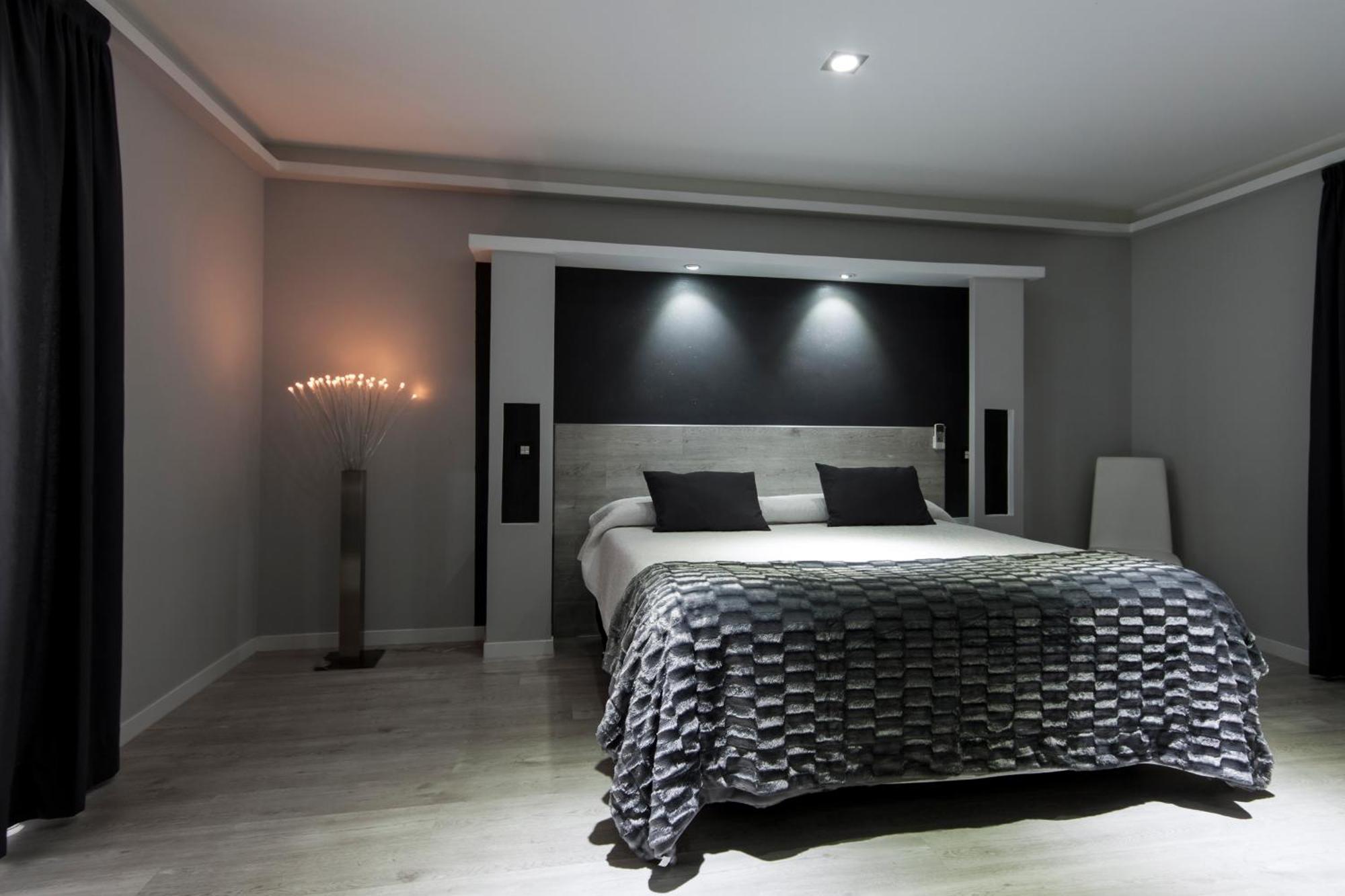 Hostal Overnight Madrid — Photos 1